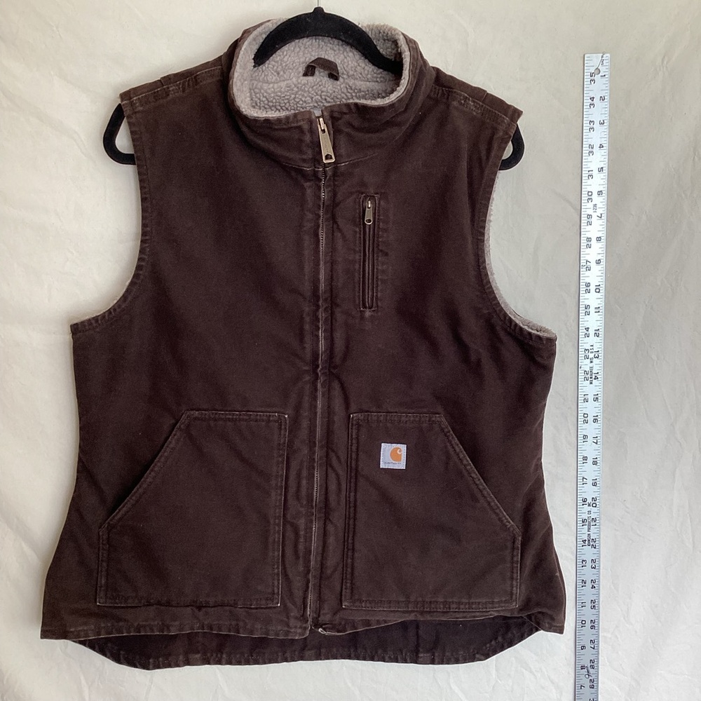 Carhartt Washed Duck Sherpa-Lined Mock Neck Vest in dark brown - Picture 3 of 10